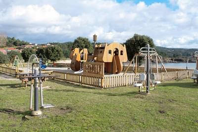 Fisterra - Rehabilitación parque infantil Praia de Sardiñeiro 