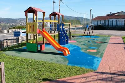 Pontedeume - Mellora parque infantil de Centroña 